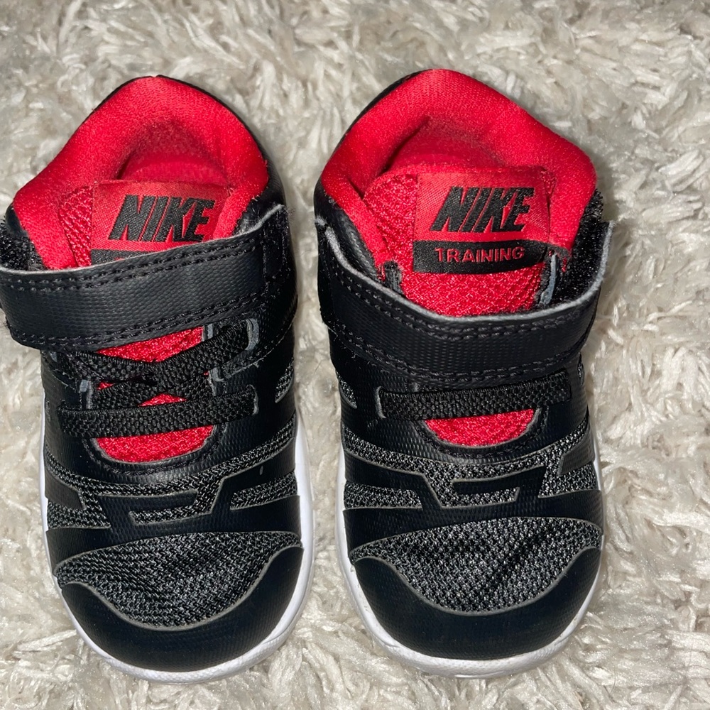 Nike size 5 - Picture 2 of 4